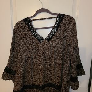 DR2 black and tan blouse